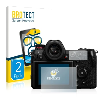 Face avant d’un emballage produit avec le logo de la marque BROTECT. À côté, l’appareil Panasonic Lumix DC-S1 est représenté a