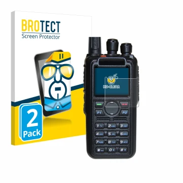 Face avant d’un emballage produit avec le logo de la marque BROTECT. À côté, l’appareil AnyTone AT-D878UV Plus est représenté 