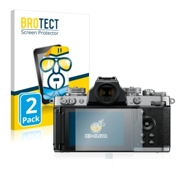 Face avant d’un emballage produit avec le logo de la marque BROTECT. À côté, l’appareil Nikon Z fc est représenté avec la prot