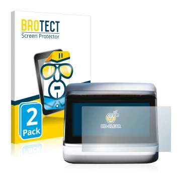 Face avant d’un emballage produit avec le logo de la marque BROTECT. À côté, l’appareil Tesla Model S Plaid 2023 (Affichage ar