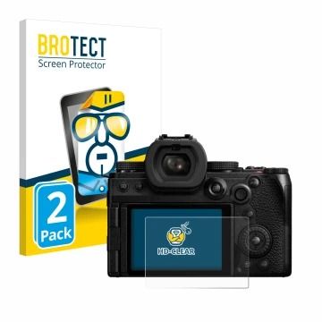 Face avant d’un emballage produit avec le logo de la marque BROTECT. À côté, l’appareil Panasonic Lumix DC-S5M2X est représent