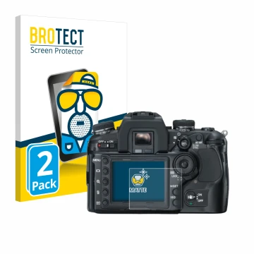 Face avant d’un emballage produit avec le logo de la marque BROTECT. À côté, l’appareil Konica Minolta Dynax 7D est représenté