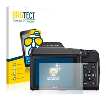 Face avant d’un emballage produit avec le logo de la marque BROTECT. À côté, l’appareil Nikon Coolpix L840 est représenté avec