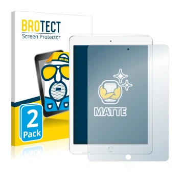 Face avant d’un emballage produit avec le logo de la marque BROTECT. À côté, l’appareil Apple iPad 9.7 2017 (5ème Gen.) est re