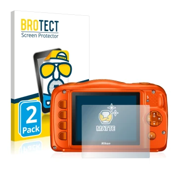 Face avant d’un emballage produit avec le logo de la marque BROTECT. À côté, l’appareil Nikon Coolpix W150 est représenté avec