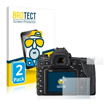 Face avant d’un emballage produit avec le logo de la marque BROTECT. À côté, l’appareil Nikon D780 est représenté avec la prot