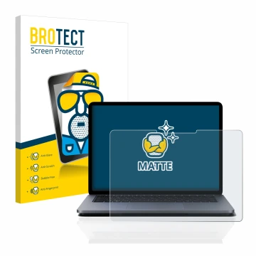 Face avant d’un emballage produit avec le logo de la marque BROTECT. À côté, l’appareil Microsoft Surface Laptop Studio est re