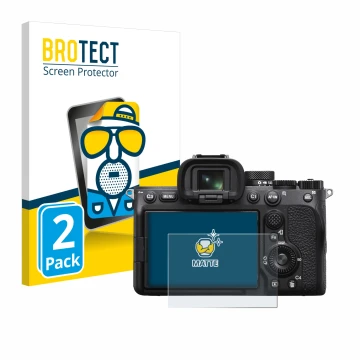 Face avant d’un emballage produit avec le logo de la marque BROTECT. À côté, l’appareil Sony Alpha 7 IV est représenté avec la