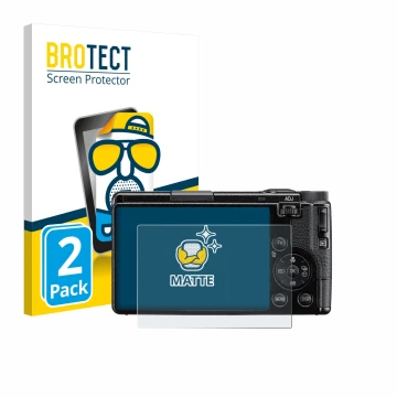 Face avant d’un emballage produit avec le logo de la marque BROTECT. À côté, l’appareil Ricoh GR IV HDF 2025 est représenté av