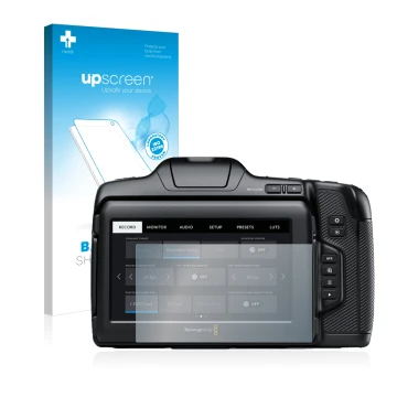 Face avant d’un emballage produit avec le logo de la marque upscreen. À côté, l’appareil Blackmagic Pocket Cinema Camera 6K Pr