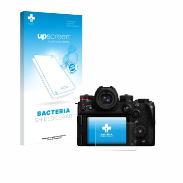 Face avant d’un emballage produit avec le logo de la marque upscreen. À côté, l’appareil Panasonic Lumix S1R II est représenté