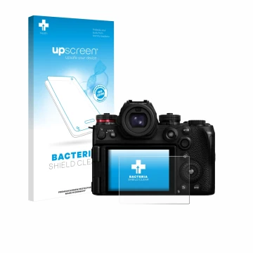 Face avant d’un emballage produit avec le logo de la marque upscreen. À côté, l’appareil Panasonic Lumix DC-S1II est représent