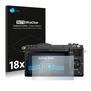 Face avant d’un emballage produit avec le logo de la marque Savvies. À côté, l’appareil Sony Alpha 5000 (DSLR-A5000) est repré