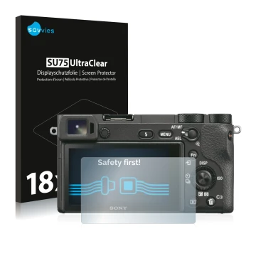 Face avant d’un emballage produit avec le logo de la marque Savvies. À côté, l’appareil Sony Alpha 6500 est représenté avec la