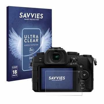 Face avant d’un emballage produit avec le logo de la marque Savvies. À côté, l’appareil Panasonic Lumix DC-G91 est représenté 