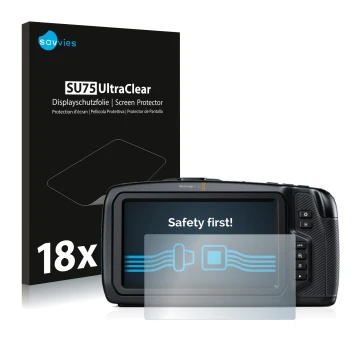 Face avant d’un emballage produit avec le logo de la marque Savvies. À côté, l’appareil Blackmagic Pocket Cinema Camera 6K est