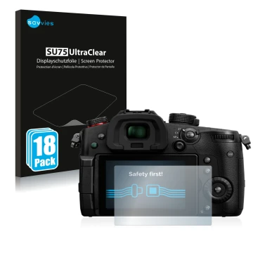 Face avant d’un emballage produit avec le logo de la marque Savvies. À côté, l’appareil Panasonic Lumix DC-GH5 II est représen