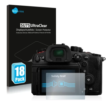 Face avant d’un emballage produit avec le logo de la marque Savvies. À côté, l’appareil Panasonic Lumix DC-GH6 est représenté 