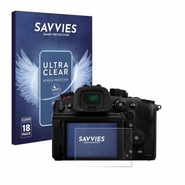 Face avant d’un emballage produit avec le logo de la marque Savvies. À côté, l’appareil Panasonic Lumix DC-GH7 est représenté 