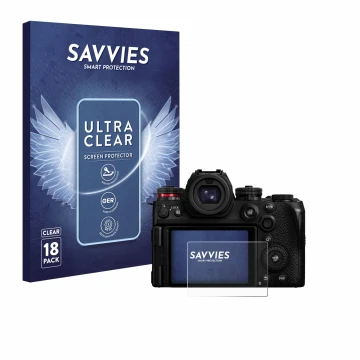Face avant d’un emballage produit avec le logo de la marque Savvies. À côté, l’appareil Panasonic Lumix S1R II est représenté 