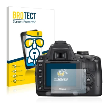 Face avant d’un emballage produit avec le logo de la marque BROTECT. À côté, l’appareil Nikon D5000 est représenté avec la pro