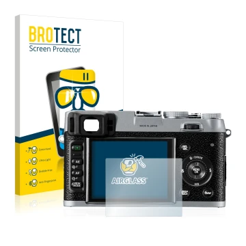 Face avant d’un emballage produit avec le logo de la marque BROTECT. À côté, l’appareil Fujifilm FinePix X100 est représenté a