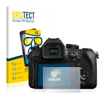 Face avant d’un emballage produit avec le logo de la marque BROTECT. À côté, l’appareil Panasonic Lumix DMC-FZ2000 est représe