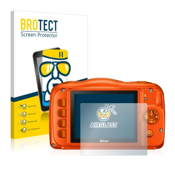 Face avant d’un emballage produit avec le logo de la marque BROTECT. À côté, l’appareil Nikon Coolpix W150 est représenté avec