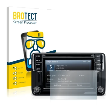 Face avant d’un emballage produit avec le logo de la marque BROTECT. À côté, l’appareil Volkswagen Amarok Discover Media 6.5