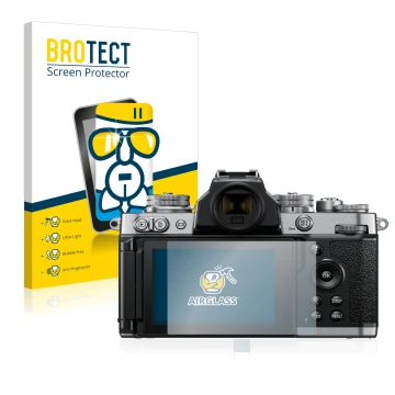 Face avant d’un emballage produit avec le logo de la marque BROTECT. À côté, l’appareil Nikon Z fc est représenté avec la prot