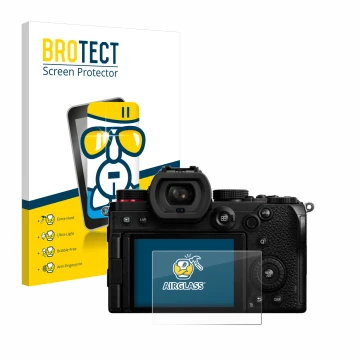 Face avant d’un emballage produit avec le logo de la marque BROTECT. À côté, l’appareil Panasonic Lumix DC-S5D est représenté 