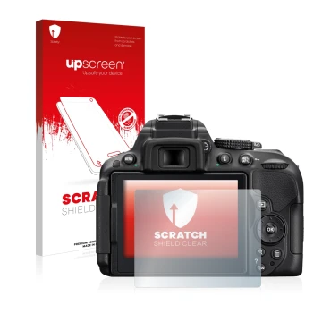 Face avant d’un emballage produit avec le logo de la marque upscreen. À côté, l’appareil Nikon D5300 est représenté avec la pr