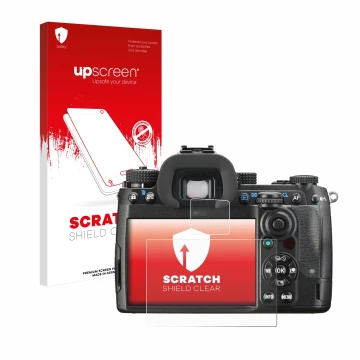 Face avant d’un emballage produit avec le logo de la marque upscreen. À côté, l’appareil Pentax K-3 Mark III est représenté av