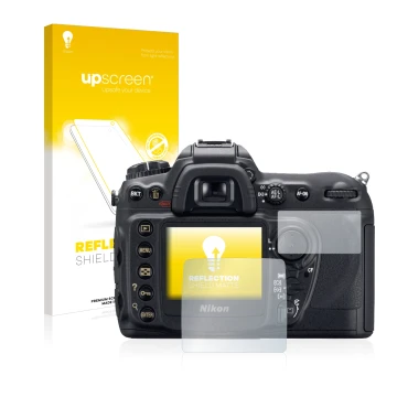 Face avant d’un emballage produit avec le logo de la marque upscreen. À côté, l’appareil Nikon D200 est représenté avec la pro