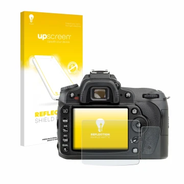 Face avant d’un emballage produit avec le logo de la marque upscreen. À côté, l’appareil Nikon D90 est représenté avec la prot