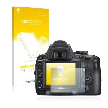 Face avant d’un emballage produit avec le logo de la marque upscreen. À côté, l’appareil Nikon D5000 est représenté avec la pr