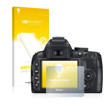 Face avant d’un emballage produit avec le logo de la marque upscreen. À côté, l’appareil Nikon D3000 est représenté avec la pr
