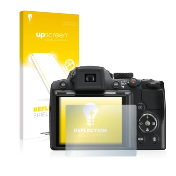 Face avant d’un emballage produit avec le logo de la marque upscreen. À côté, l’appareil Nikon Coolpix P500 est représenté ave