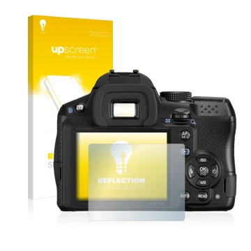 Face avant d’un emballage produit avec le logo de la marque upscreen. À côté, l’appareil Pentax K-30 est représenté avec la pr