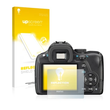 Face avant d’un emballage produit avec le logo de la marque upscreen. À côté, l’appareil Pentax K-50 est représenté avec la pr