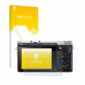 Face avant d’un emballage produit avec le logo de la marque upscreen. À côté, l’appareil Samsung NX300M est représenté avec la