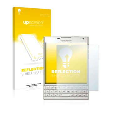 Face avant d’un emballage produit avec le logo de la marque upscreen. À côté, l’appareil BlackBerry Passport est représenté av