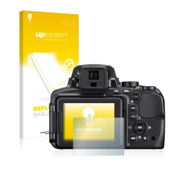 Face avant d’un emballage produit avec le logo de la marque upscreen. À côté, l’appareil Nikon Coolpix P900 est représenté ave