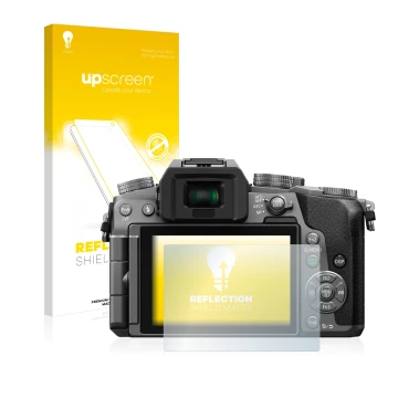 Face avant d’un emballage produit avec le logo de la marque upscreen. À côté, l’appareil Panasonic Lumix DMC-G7 est représenté