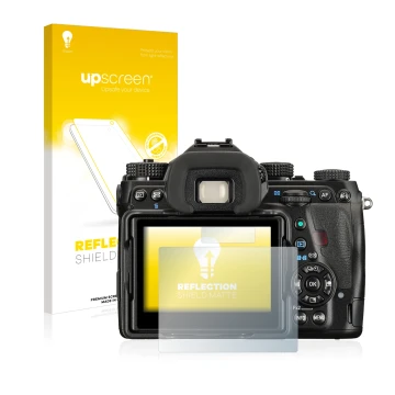 Face avant d’un emballage produit avec le logo de la marque upscreen. À côté, l’appareil Pentax K-1 est représenté avec la pro