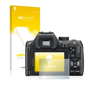 Face avant d’un emballage produit avec le logo de la marque upscreen. À côté, l’appareil Pentax K-70 est représenté avec la pr