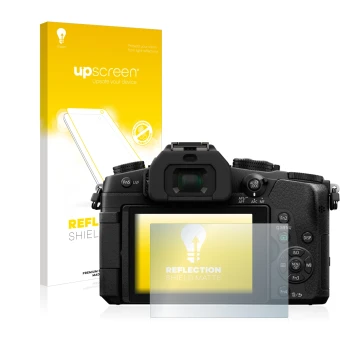 Face avant d’un emballage produit avec le logo de la marque upscreen. À côté, l’appareil Panasonic Lumix DMC-G81 est représent