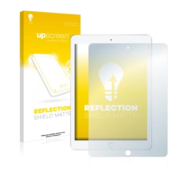 Face avant d’un emballage produit avec le logo de la marque upscreen. À côté, l’appareil Apple iPad 9.7 2017 (5ème Gen.) est r