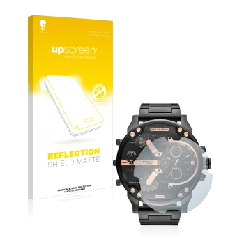 Face avant d’un emballage produit avec le logo de la marque upscreen. À côté, l’appareil Diesel DZ7312 est représenté avec la 