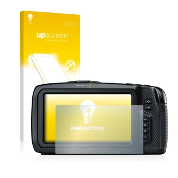 Face avant d’un emballage produit avec le logo de la marque upscreen. À côté, l’appareil Blackmagic Pocket Cinema Camera 4K es